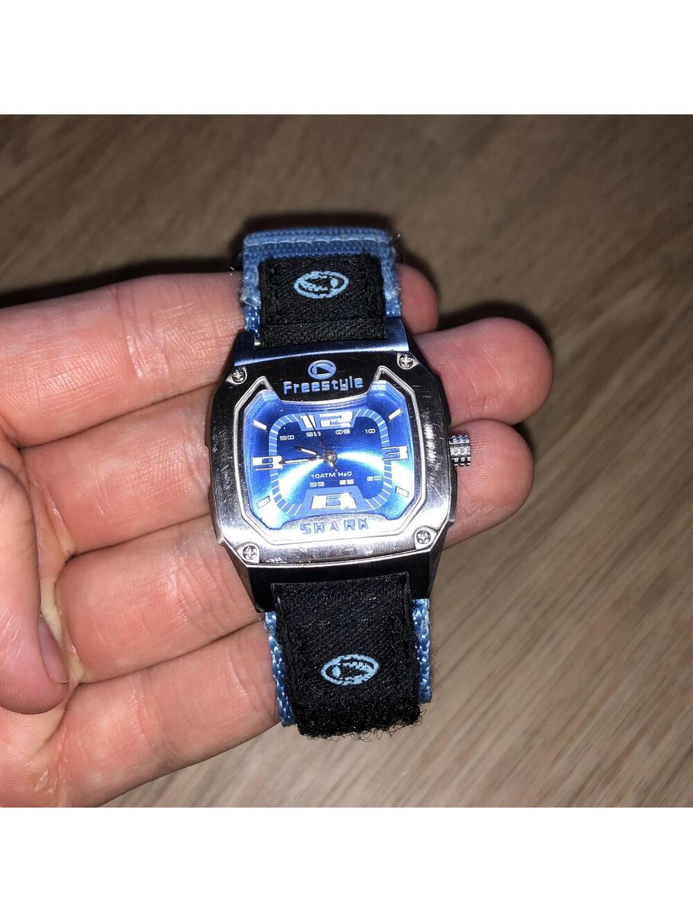 SHARK FREESTYLE CLASSIC STAINLESS STEEL ANALOG BLUE SILVER WATCH RARE 7900132